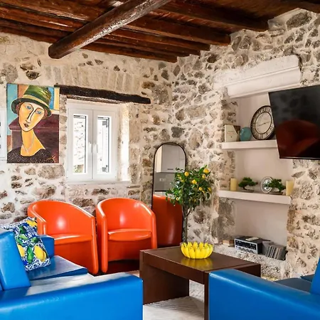 Art House Seaview & Jacuzzi Spartylas Sleeps 4